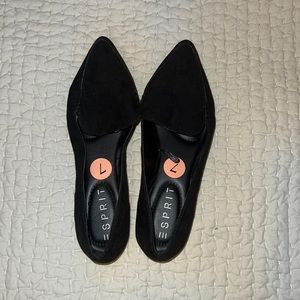 Pointed black flats